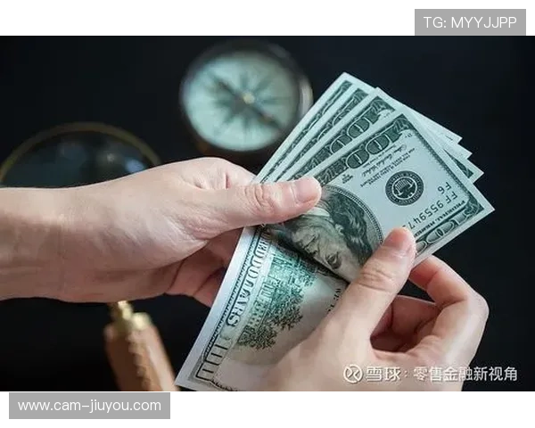 免费增值模式探索付费转换路径，通过独家视角吸引订阅。